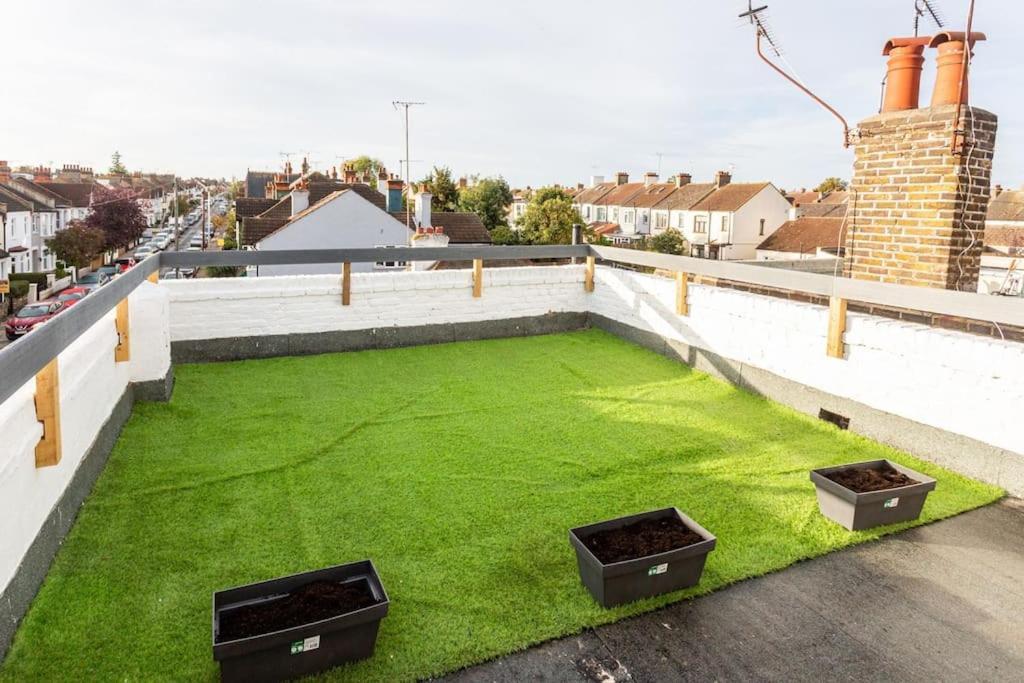 2 Bed Apartment Near The Beach Southend-on-Sea Exterior photo