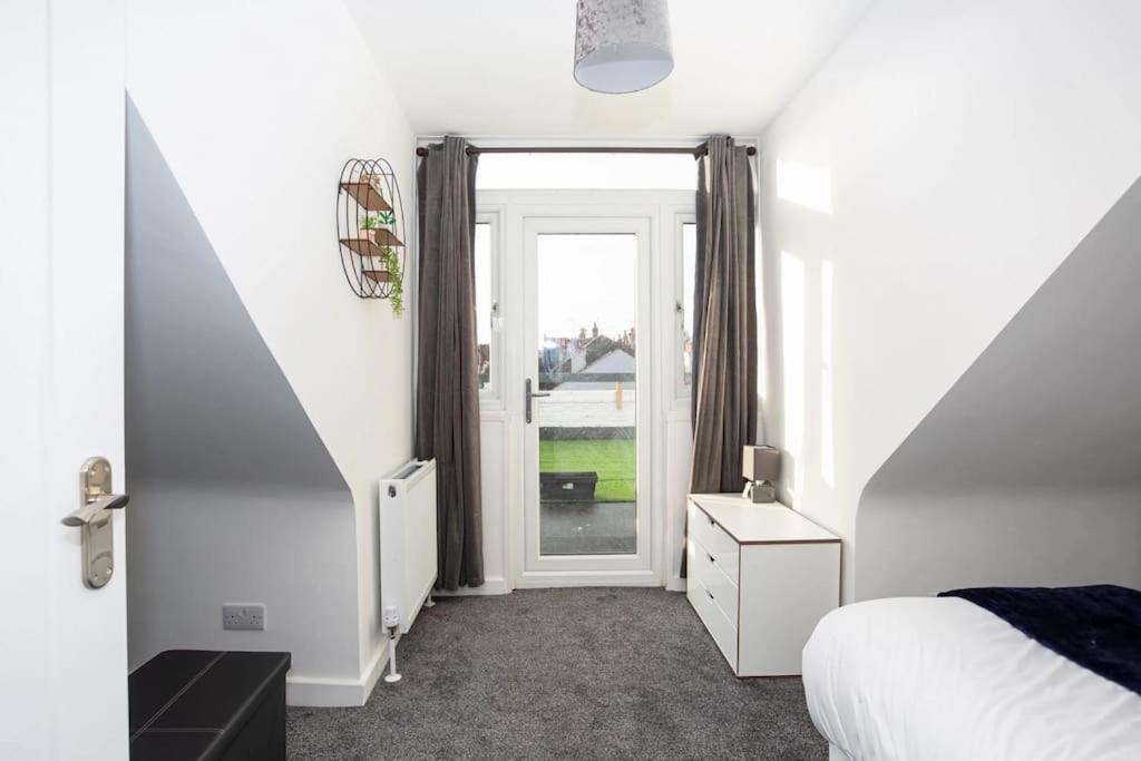 2 Bed Apartment Near The Beach Southend-on-Sea Exterior photo