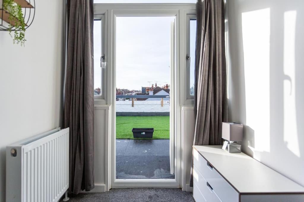 2 Bed Apartment Near The Beach Southend-on-Sea Exterior photo