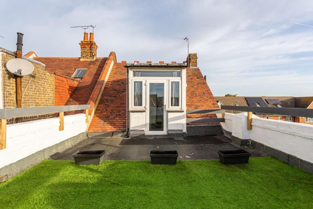2 Bed Apartment Near The Beach Southend-on-Sea Exterior photo